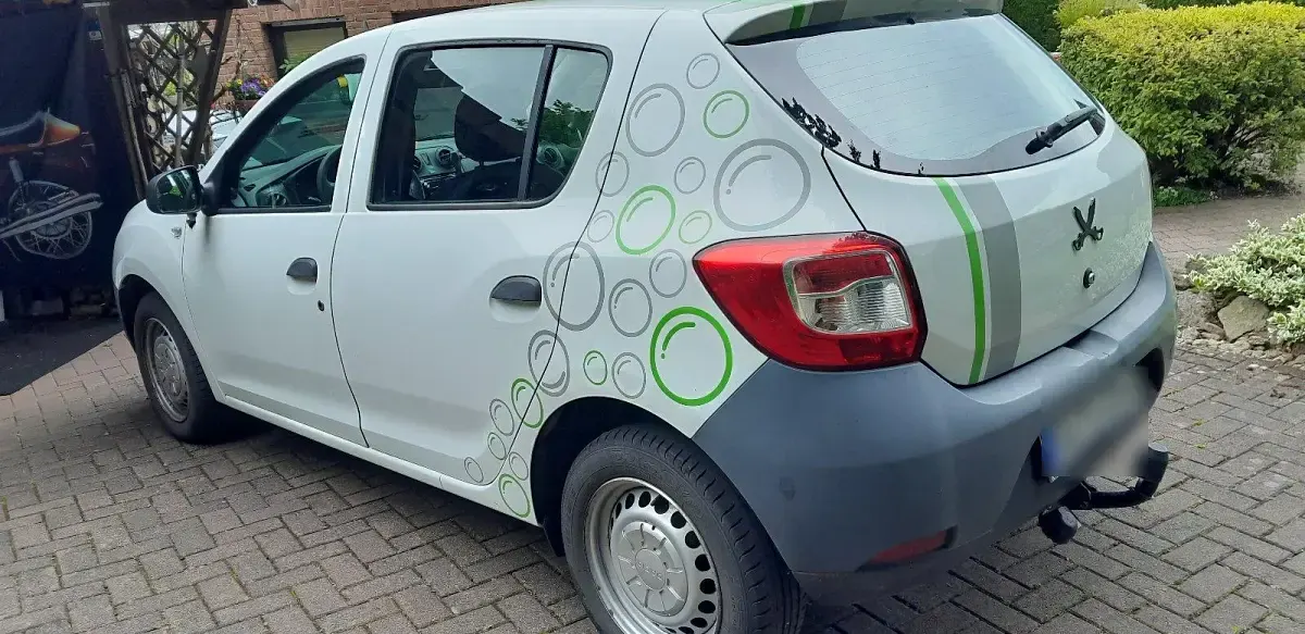 Gebraucht Dacia Sandero 75 PS (55 kW) 2015 Weiß Kleinwagen