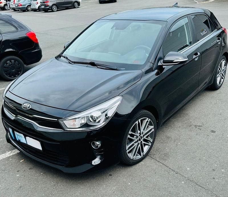 Schwarz Gebraucht 2019 Kia Rio Limousine | 11.700 € (Guter Preis) - Bild 1/4