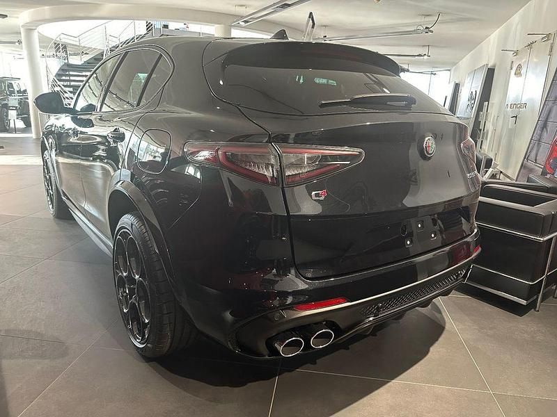 Neu Alfa Romeo Stelvio Quadrifoglio 519 PS (381 kW) 2025 Schwarz SUV