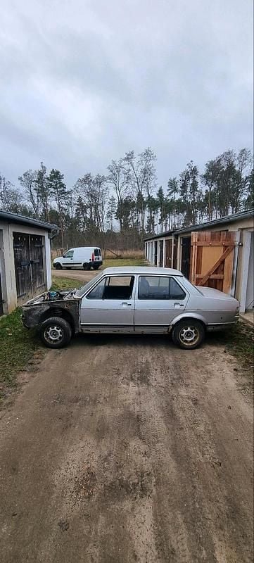 Gebraucht VW Jetta 60 PS (44 kW) 1981 Silber Limousine