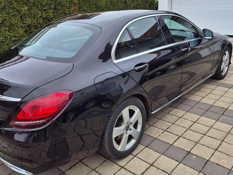 Gebraucht Mercedes C200 Avantgarde 160 PS (117 kW) 2020 Schwarz Limousine