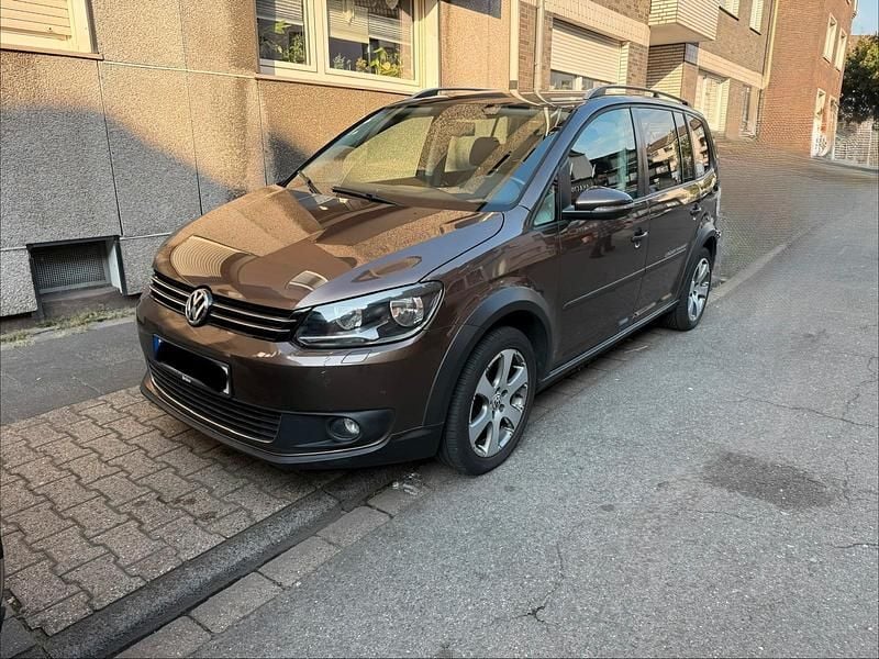 Braun Gebraucht 2011 VW Touran Cross Van / Kleinbus | 8.400 € (Guter Preis) - Bild 1/4