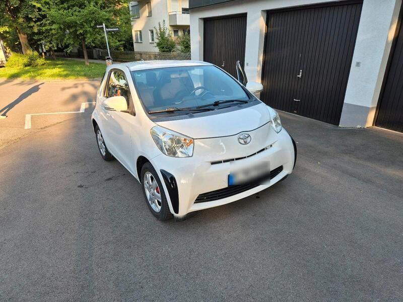 Weiß Gebraucht 2009 Toyota iQ Kleinwagen | 3.800 € - Bild 1/4