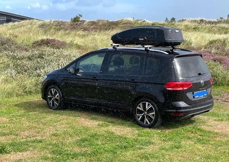 Schwarz Gebraucht 2024 VW Touran Move Van / Kleinbus | 32.400 € (Guter Preis) - Bild 1/4