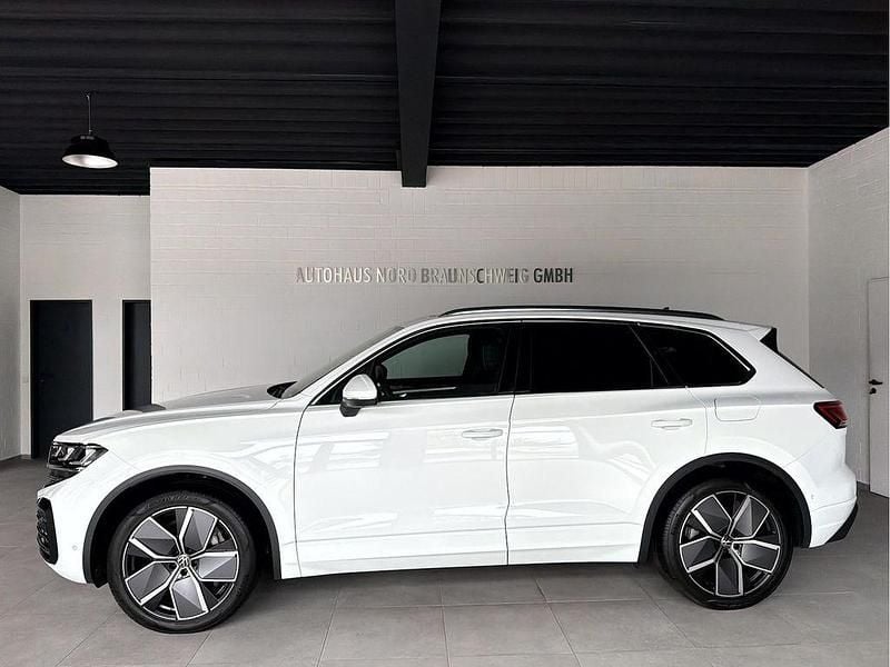 Gebraucht VW Touareg 340 PS (250 kW) 2024 Pure white SUV