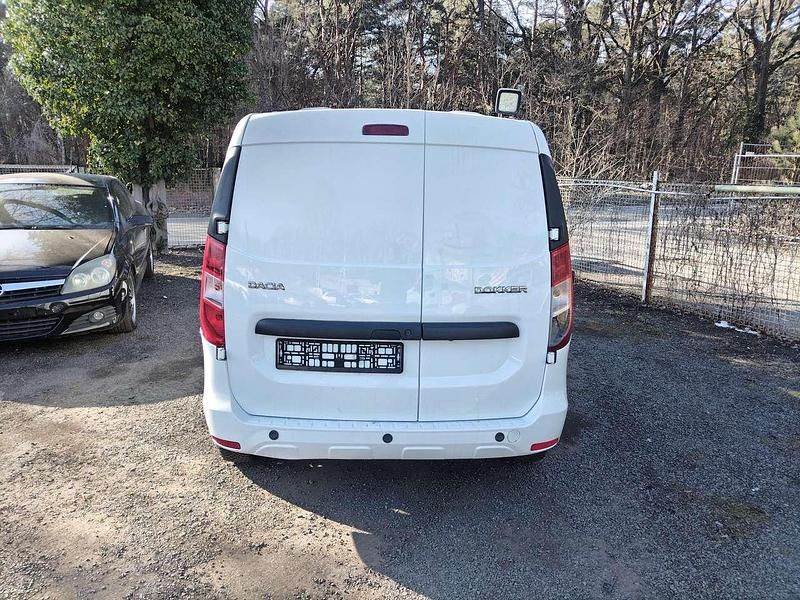Gebraucht Dacia Dokker Essentiel 95 PS (69 kW) 2021 Gletscherweiss Van / Kleinbus