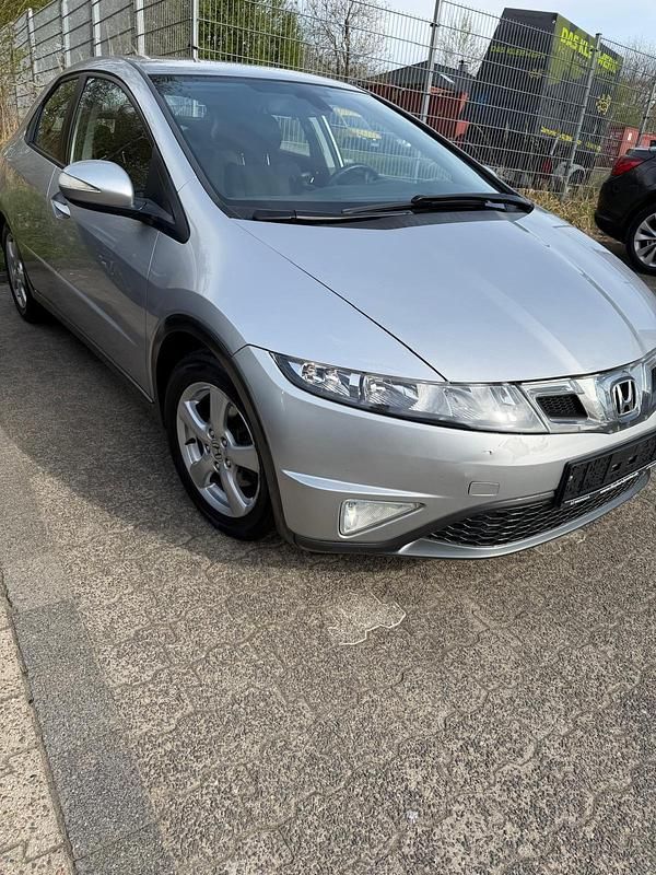 Gebraucht Honda Civic 100 PS (73 kW) 2009 Silber Kleinwagen