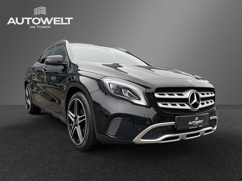 Schwarz Gebraucht 2018 Mercedes GLA250 SUV | 22.690 € (Fairer Preis) - Bild 1/4