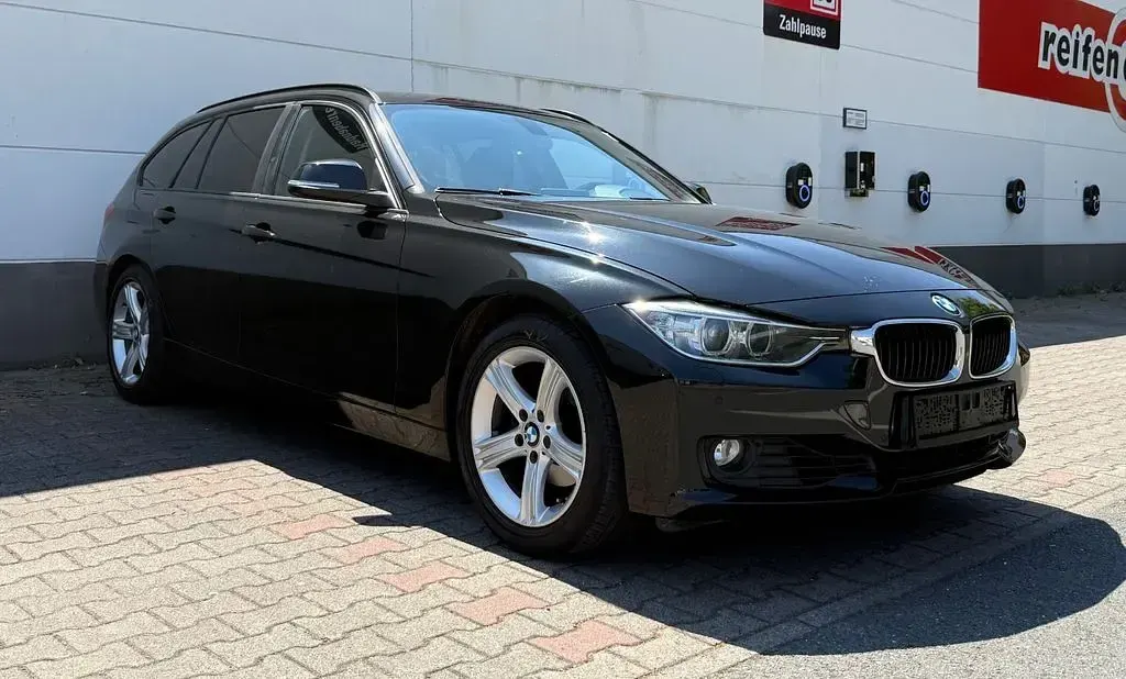 Gebraucht BMW 320 Performance 184 PS (135 kW) 2013 Schwarz Limousine
