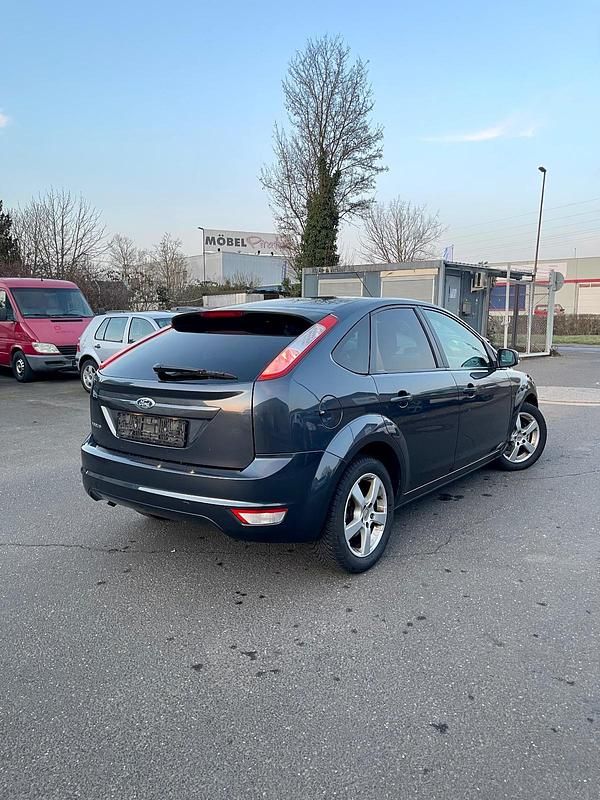 Gebraucht Ford Focus 101 PS (74 kW) 2008 Grau Limousine