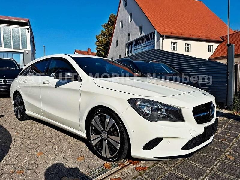 Gebraucht Mercedes CLA200 156 PS (114 kW) 2016 Calcitweiss/zirrusweiss Kombi