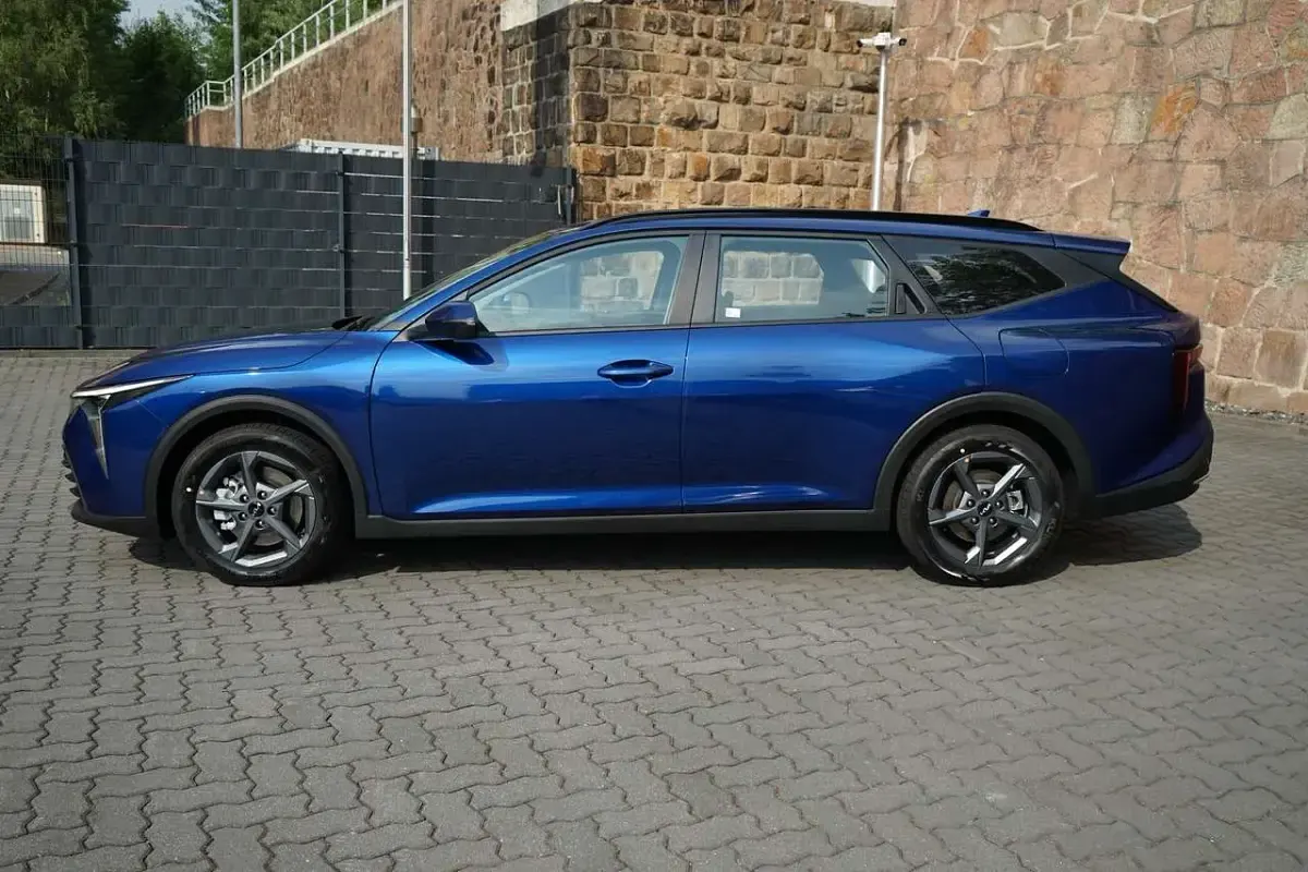 Neu Kia Ceed Sportswagon 150 PS (110 kW) 2026 Azurblaumet. Kombi