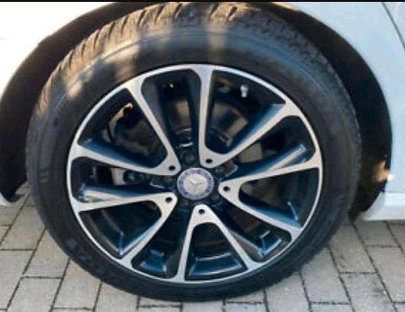 Weiß Gebraucht 2016 Mercedes E220 Avantgarde Limousine | 17.500 € (Fairer Preis) - Bild 1/4