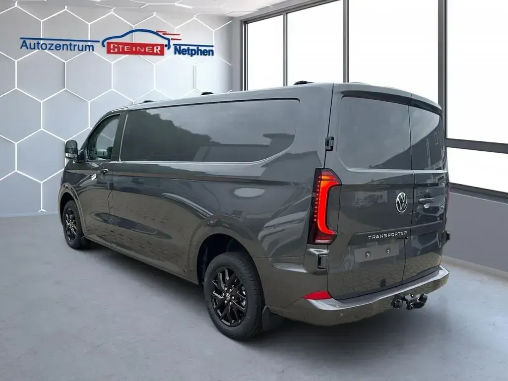 Neu VW T7 150 PS (110 kW) 2026 Grau Van