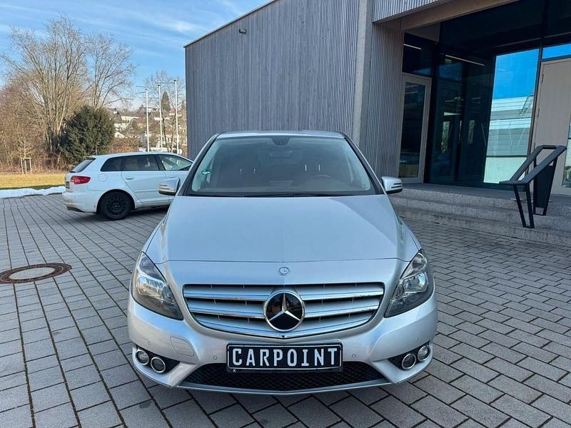 Gebraucht Mercedes B180 109 PS (80 kW) 2014 Silber Van / Kleinbus