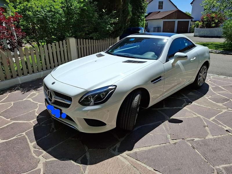 Weiß Gebraucht 2019 Mercedes SLC180 Cabrio | 29.950 € (Teuer) - Bild 1/4