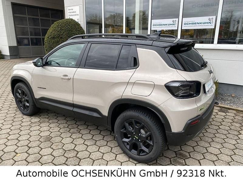 Neu Jeep Avenger Overland 136 PS (100 kW) 2025 Grau SUV