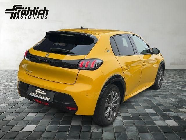 Gebraucht Peugeot e-208 Allure 100 kW (136 PS) 2023 Gelb Kleinwagen