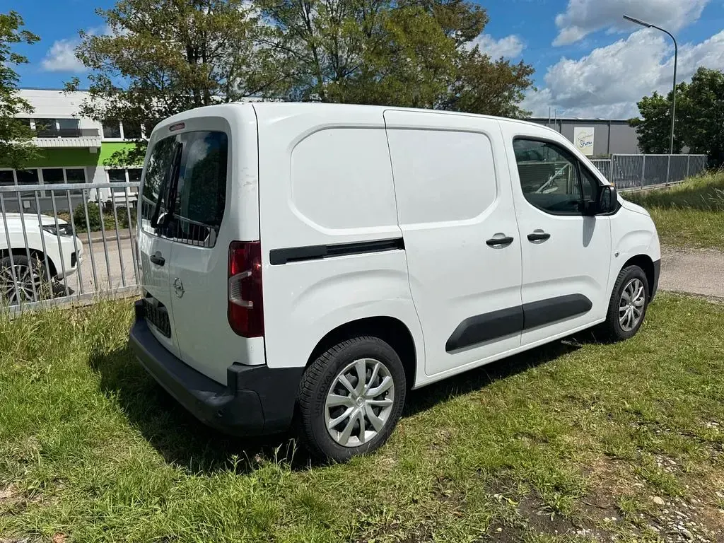 Gebraucht Opel Combo Edition 102 PS (75 kW) 2019 Weiß Van / Kleinbus