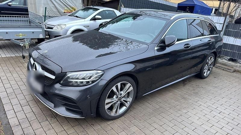 Grau Gebraucht 2021 Mercedes C300e Kombi | 18.500 € - Bild 1/4