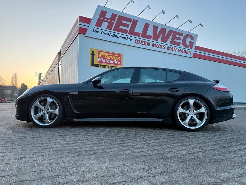 Gebraucht Porsche Panamera 300 PS (220 kW) 2011 Schwarz Kleinwagen