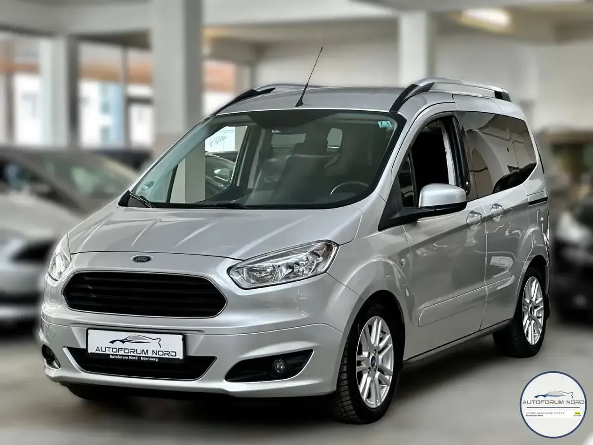 Gebraucht Ford Tourneo Courier Titanium 101 PS (74 kW) 2016 Silber Van / Kleinbus