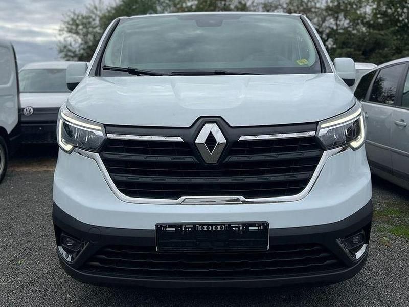 Weiß Gebraucht 2022 Renault Trafic Komfort Van | 15.899 € (Fairer Preis) - Bild 1/4