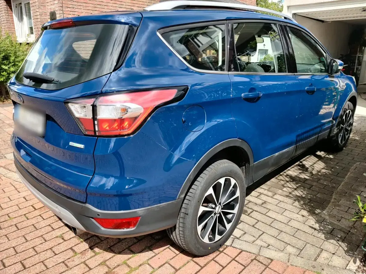 Gebraucht Ford Kuga Cool & Connect 120 PS (88 kW) 2018 Blau SUV