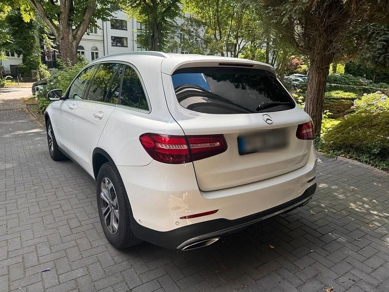 Weiß Gebraucht 2018 Mercedes GLC300 SUV | 27.900 € (Superpreis) - Bild 1/4