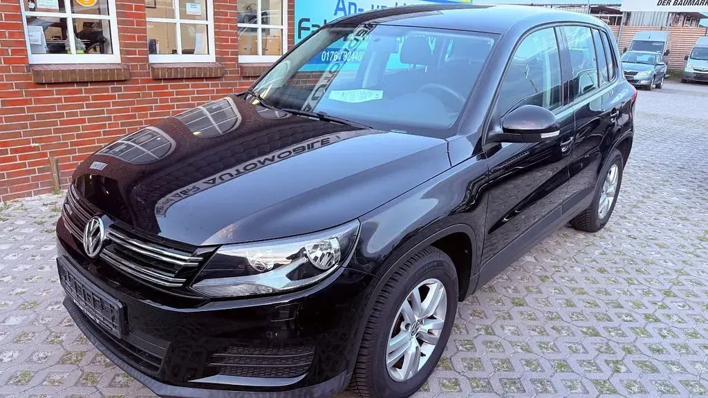 Gebraucht VW Tiguan Trendline 122 PS (89 kW) 2015 Schwarz SUV