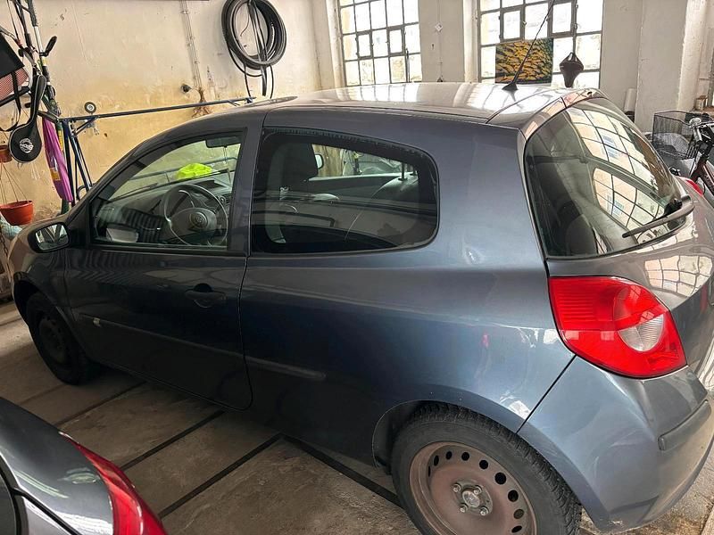 Gebraucht Renault Clio II 75 PS (55 kW) 2006 Blau Kleinwagen