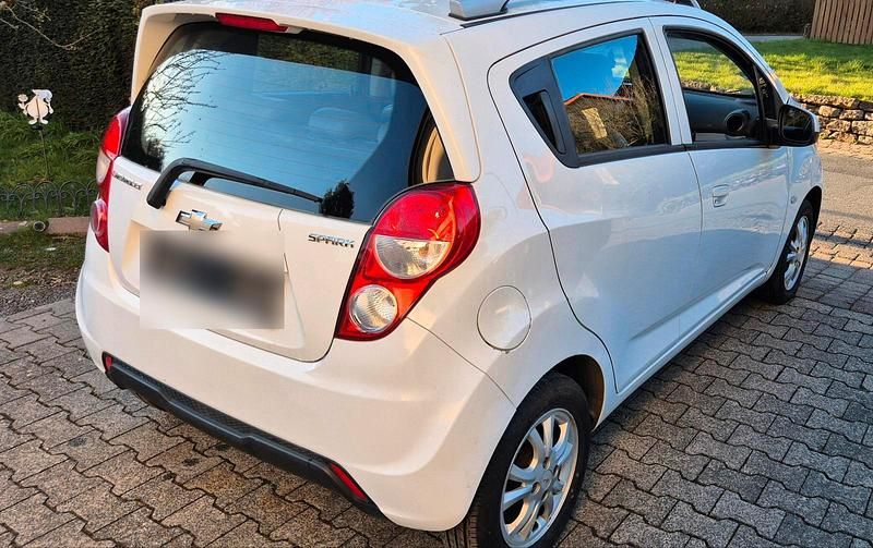 Gebraucht Chevrolet Spark 85 PS (62 kW) 2012 Weiß Kleinwagen