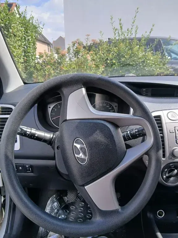 Gebraucht Hyundai i20 Edition 77 PS (56 kW) 2011 Weiß Kleinwagen
