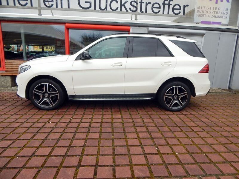 Weiß Gebraucht 2018 Mercedes GLE250 AMG line SUV | 36.950 € (Fairer Preis) - Bild 1/4