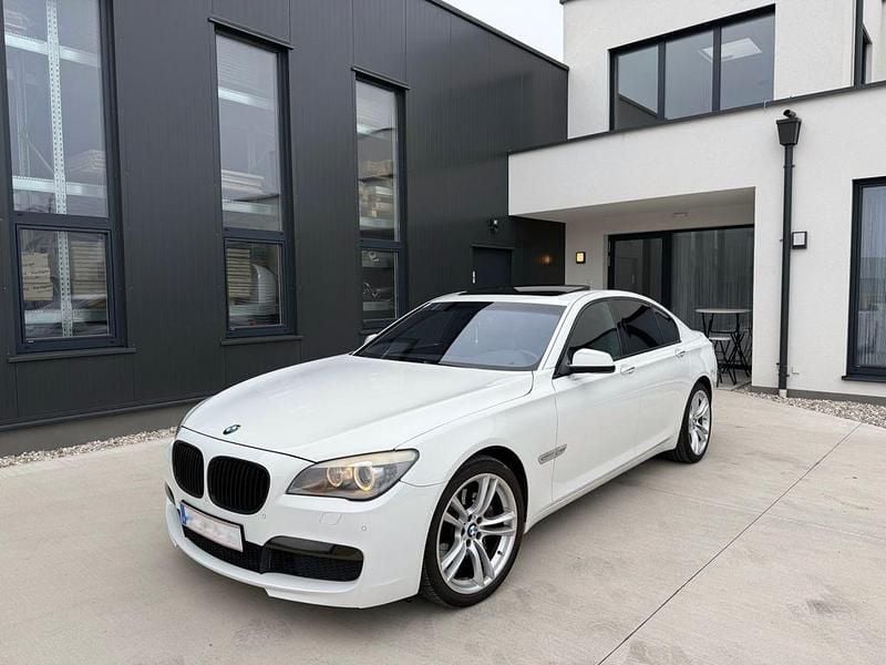 Second-hand BMW 740 Shadowline 306 CP (225 kW) 2011 Alb Berlinǎ