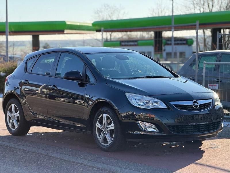 Gebraucht Opel Astra Design Edition 140 PS (102 kW) 2012 Schwarz Limousine