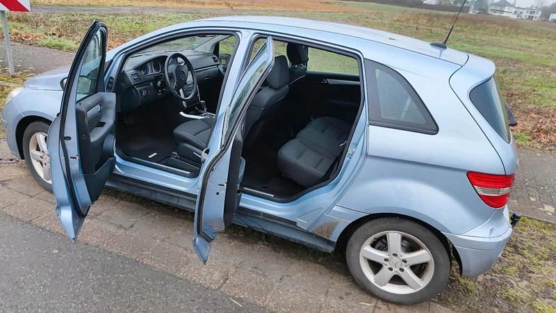 Gebraucht Mercedes B170 116 PS (85 kW) 2006 Silber Van / Kleinbus