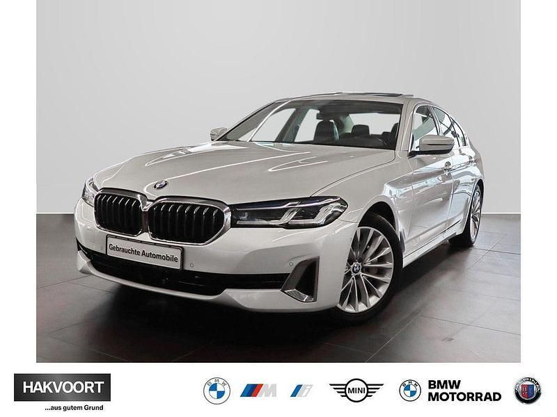 Mineralweiß metallic Gebraucht 2021 BMW 530 Luxury Line Limousine | 34.480 € (Fairer Preis) - Bild 1/4