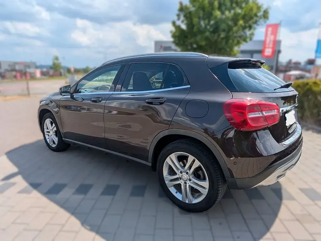 Gebraucht Mercedes GLA200 Urban 156 PS (114 kW) 2016 Braun SUV