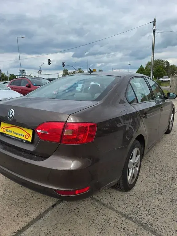 Occasion VW Jetta Comfortline 105 ch (77 kW) 2011 Marron Berline