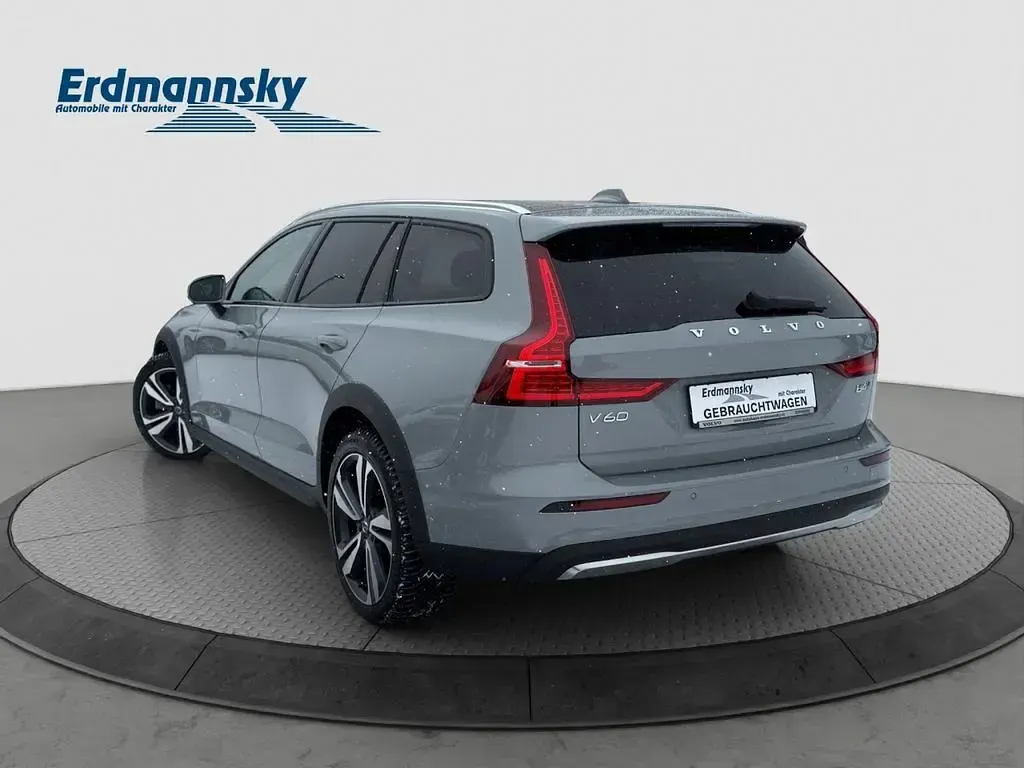 Gebraucht Volvo V60 CC Plus 197 PS (144 kW) 2024 Grau Kombi