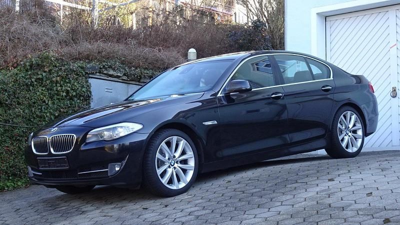 Gebraucht BMW 520 184 PS (135 kW) 2011 Blacksapphire Limousine