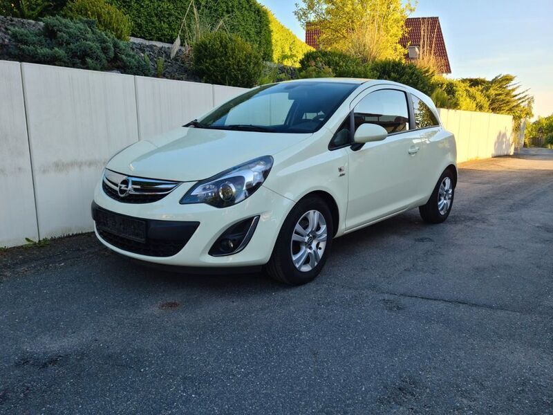 Weiß Gebraucht 2013 Opel Corsa Active Kleinwagen | 4.990 € (Fairer Preis) - Bild 1/4