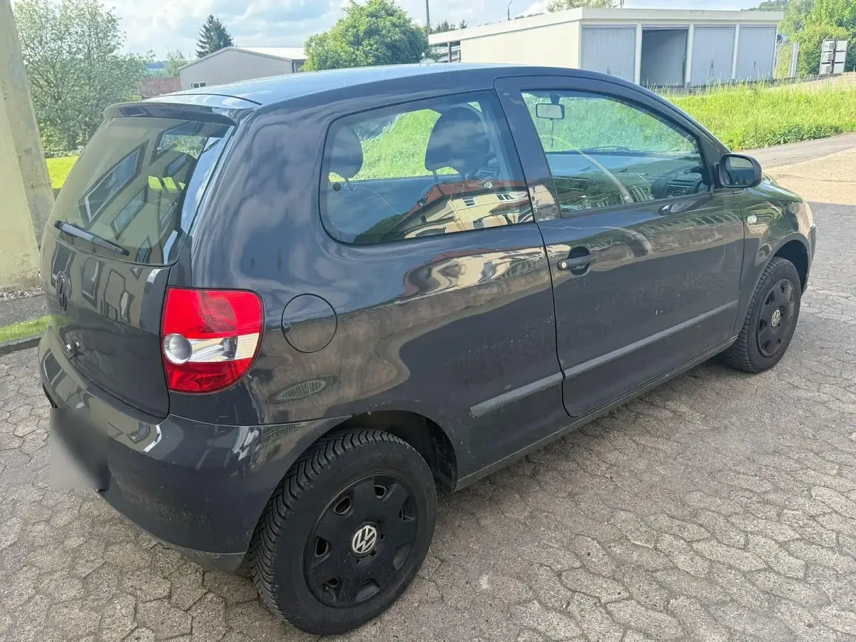 Używany VW Fox 54 KM (39 kW) 2006 Szary Hatchback
