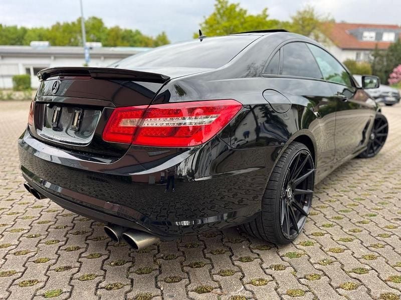 Gebraucht Mercedes E250 AMG 204 PS (150 kW) 2011 Schwarz Coupé