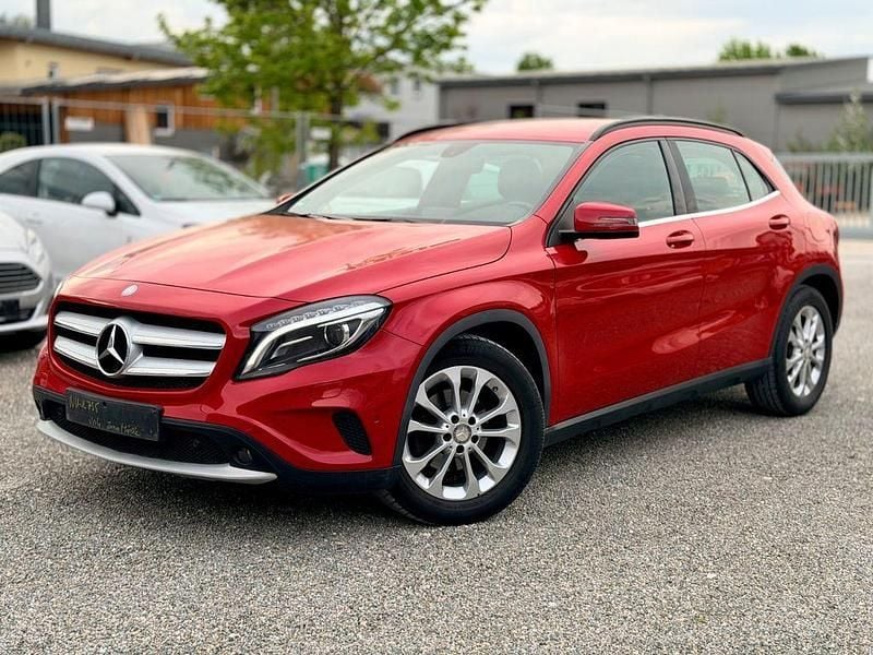 Gebraucht Mercedes GLA200 156 PS (114 kW) 2015 Rot SUV
