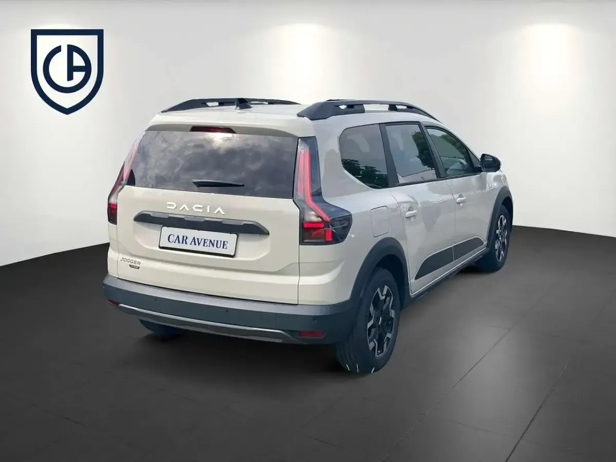 Neu Dacia Jogger Journey 109 PS (80 kW) 2026 Sandstone Van / Kleinbus