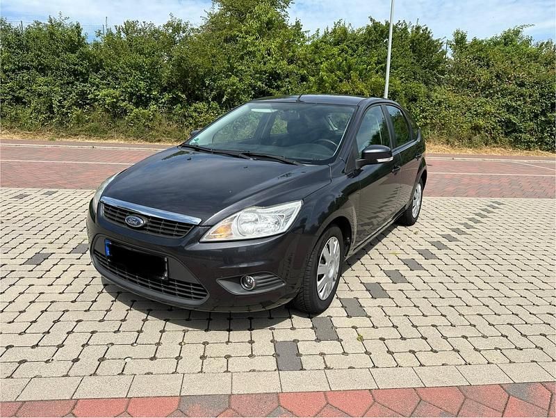 Grau Gebraucht 2008 Ford Focus Kombi | 4.150 € (Etwas zu teuer) - Bild 1/4