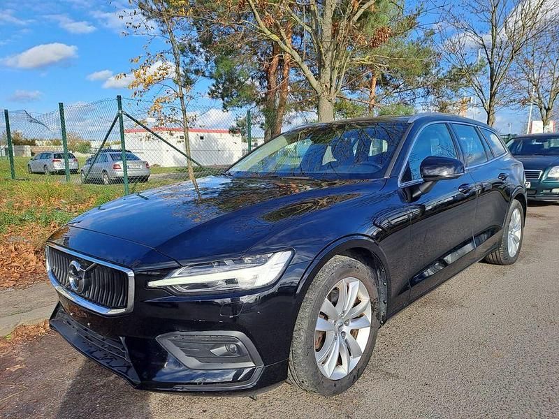 Schwarz Gebraucht 2021 Volvo V60 Momentum Kombi | 13.500 € (Superpreis) - Bild 1/4