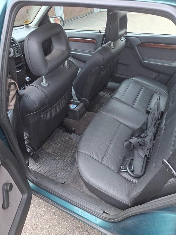 Gebraucht Opel Vectra 170 PS (125 kW) 1993 Grün Limousine